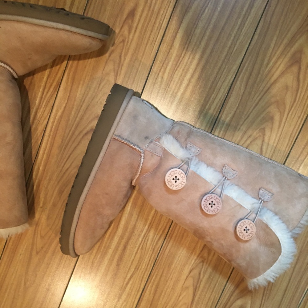 Uggs Bailey  button